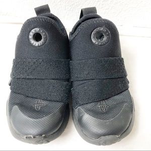 Child’s Black Huaraches Laceless Stretch Size 9c